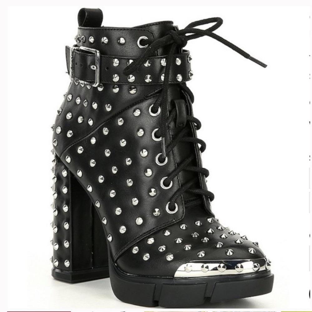 Gianni Bini
Rhiannen Studded Chunky Lug Sole Booties